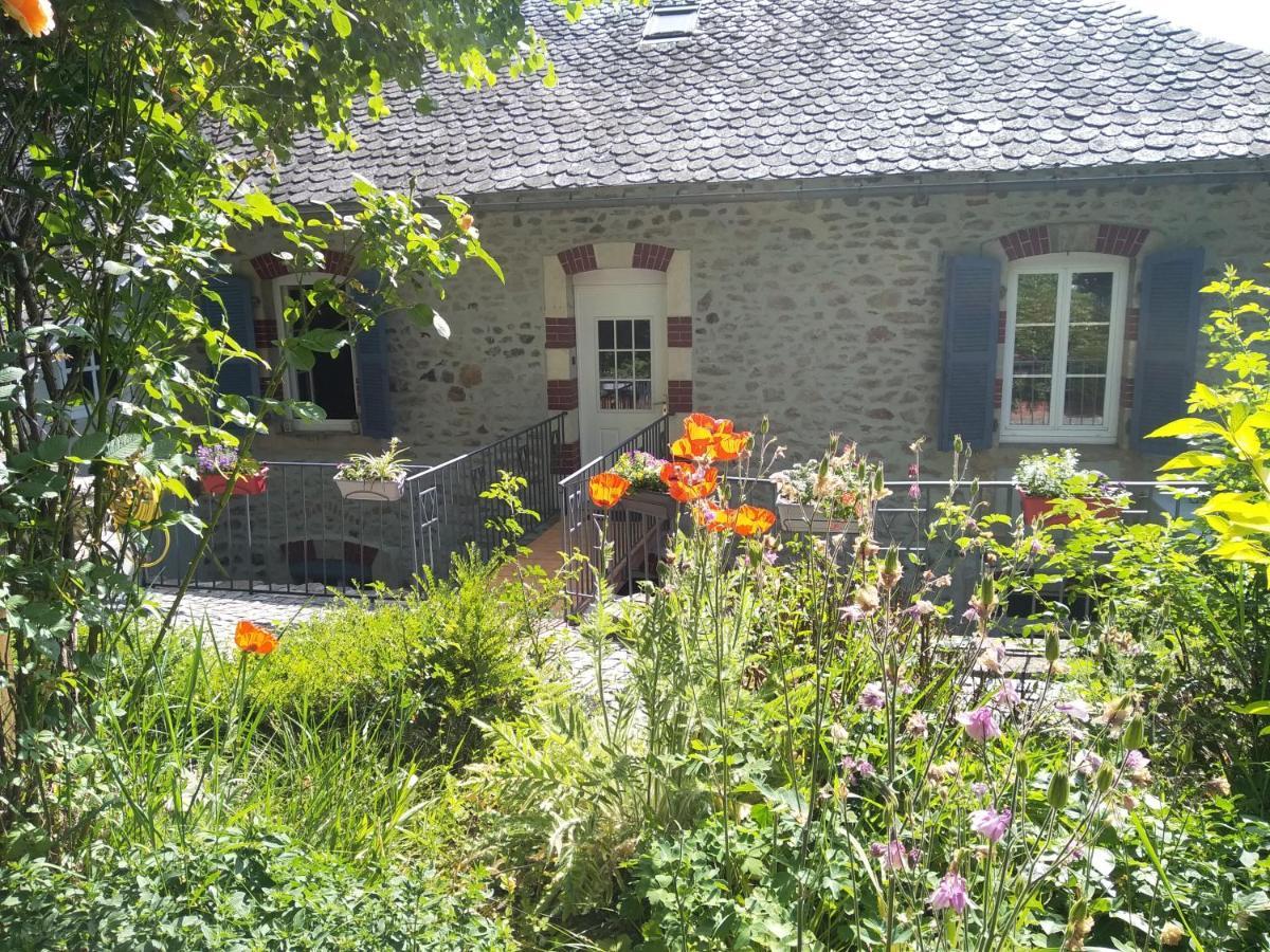 Le Relais Des Capucines Bed and Breakfast Largnac Εξωτερικό φωτογραφία