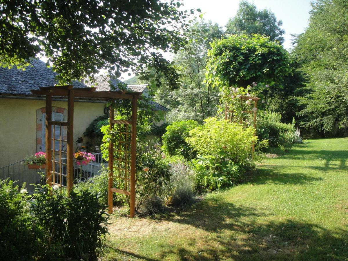 Le Relais Des Capucines Bed and Breakfast Largnac Εξωτερικό φωτογραφία